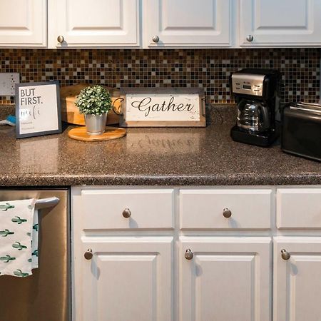 Luxury Home W/Gameroom Kingsizebed Near Six Flags Остел Екстериор снимка