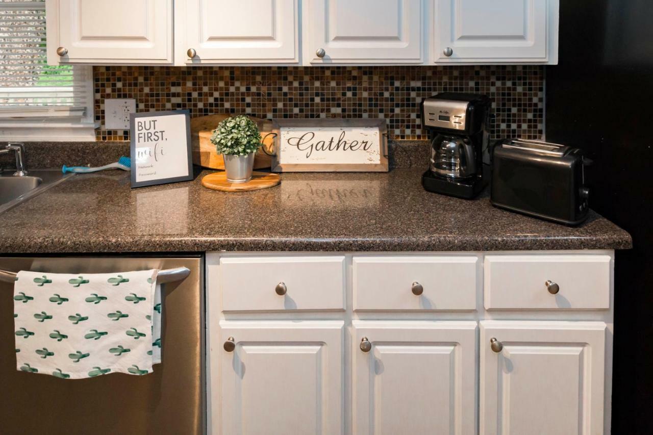 Luxury Home W/Gameroom Kingsizebed Near Six Flags Остел Екстериор снимка