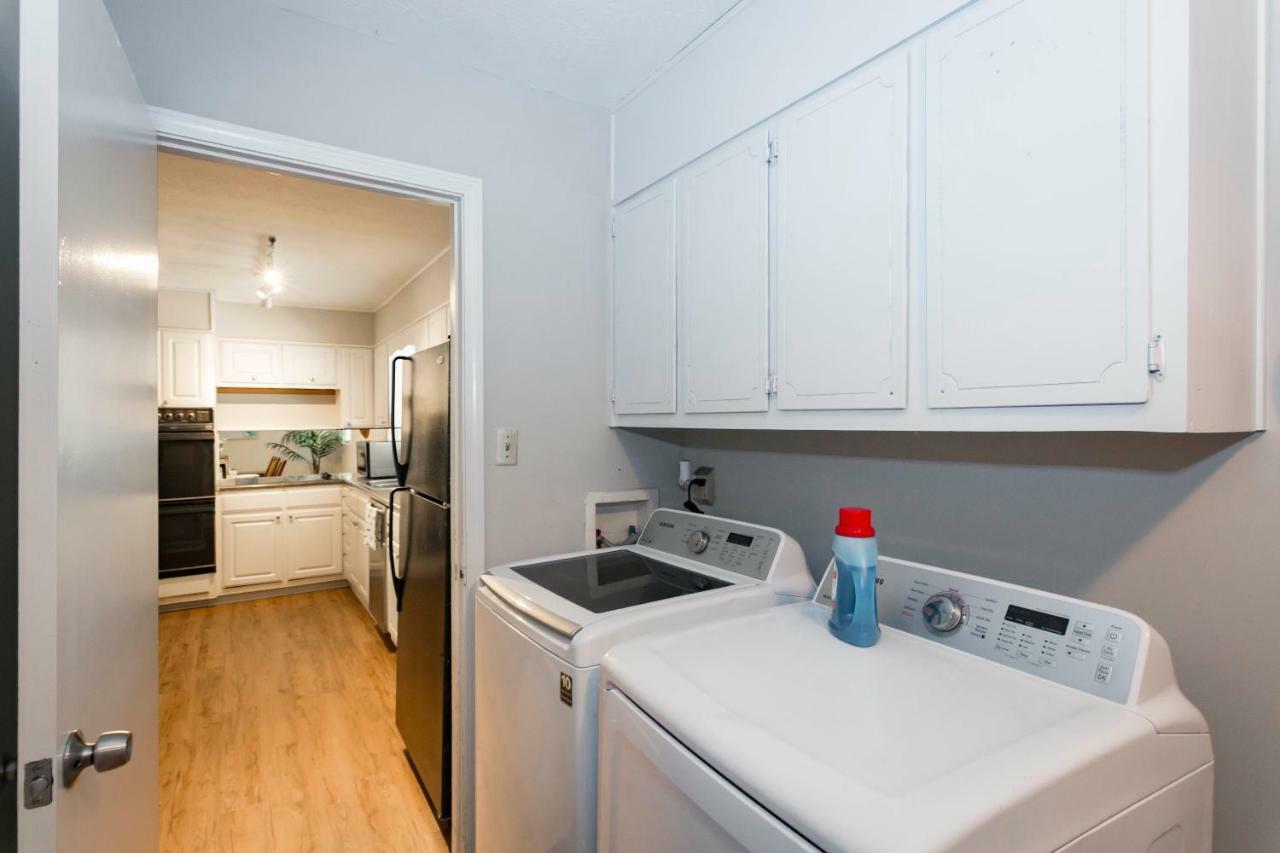 Luxury Home W/Gameroom Kingsizebed Near Six Flags Остел Екстериор снимка