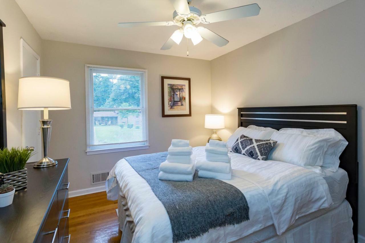 Luxury Home W/Gameroom Kingsizebed Near Six Flags Остел Екстериор снимка